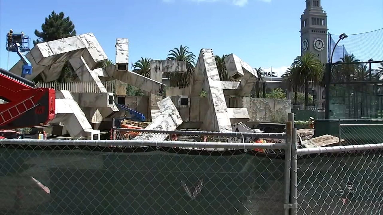 San Francisco starts million removal of controversial Vaillancourt Fountain in the Embarcadero San Francisco starts million removal of controversial Vaillancourt Fountain in the Embarcadero