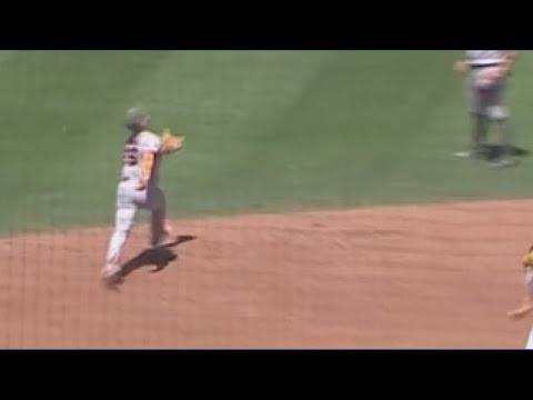 A’s, Giants fight elements in finale A’s, Giants fight elements in finale