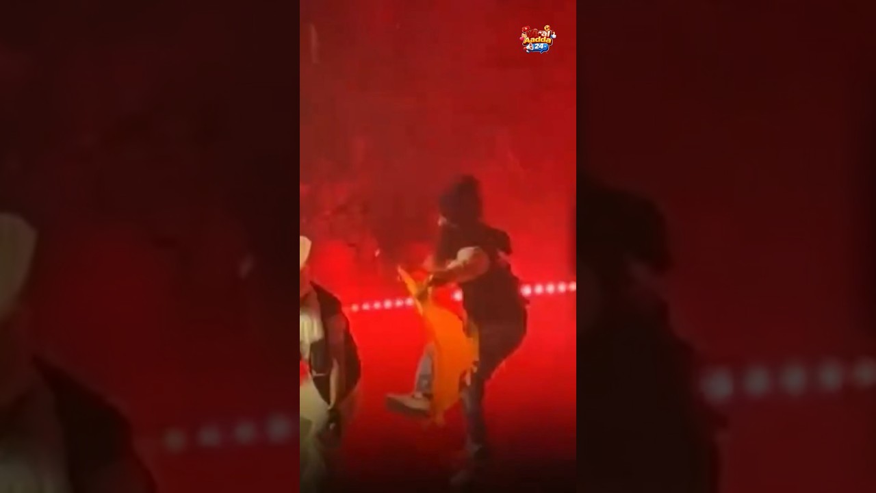 Diljit Dosanjh Concert में Khalistan Supporter का हंगामा | San Francisco Show में Security Breach Diljit Dosanjh Concert में Khalistan Supporter का हंगामा | San Francisco Show में Security Breach