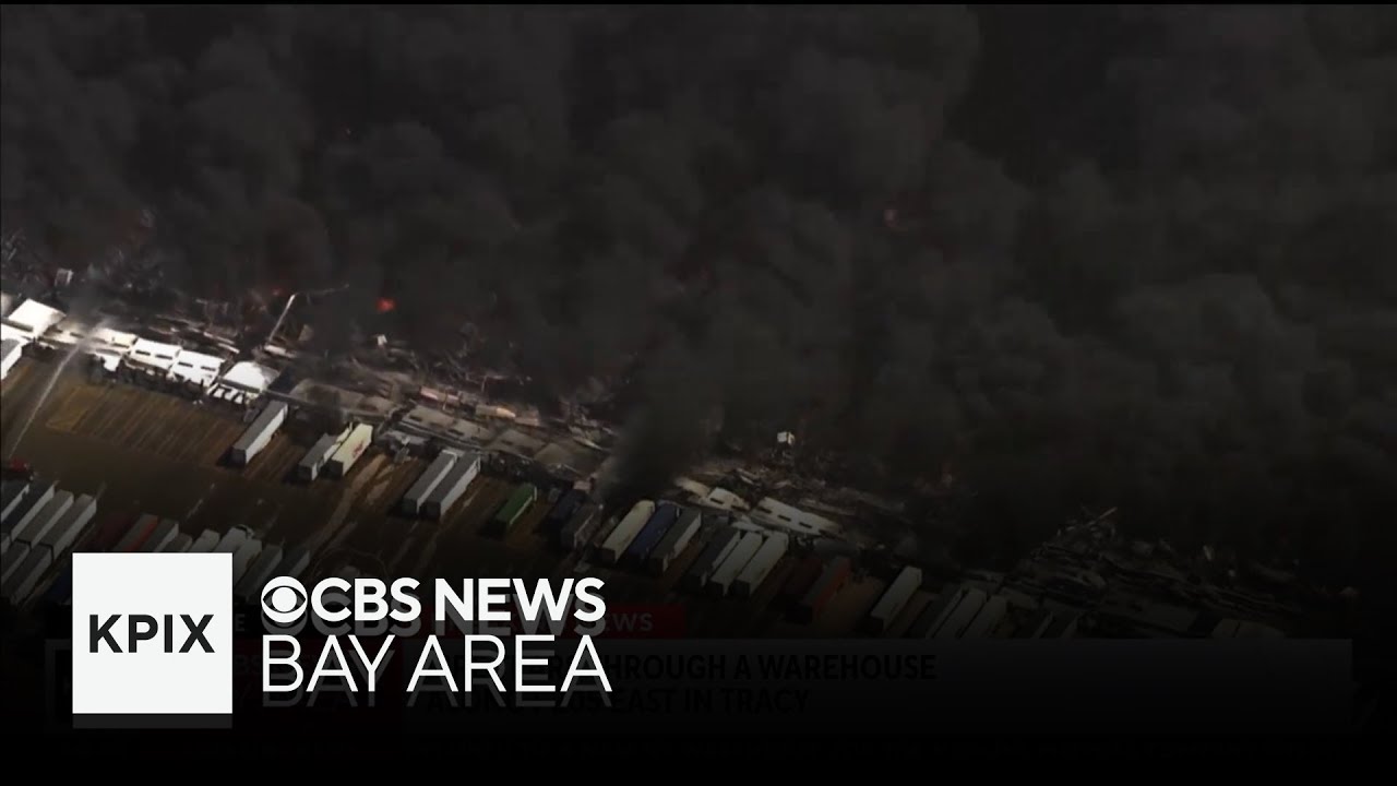 Large warehouse fire sending large plumes of smoke throughout Tracy Large warehouse fire sending large plumes of smoke throughout Tracy
