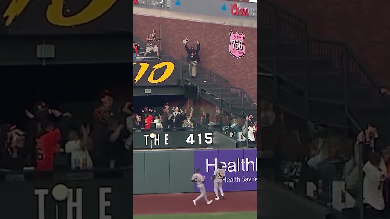 RUN IT! Jung Hoo Lee connects for a home run 💪 RUN IT! Jung Hoo Lee connects for a home run 💪