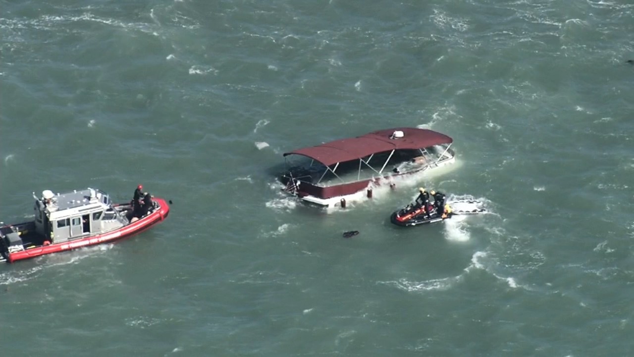 1 killed, 2 missing after boat sinks in San Francisco Bay; rescue underway 1 killed, 2 missing after boat sinks in San Francisco Bay; rescue underway
