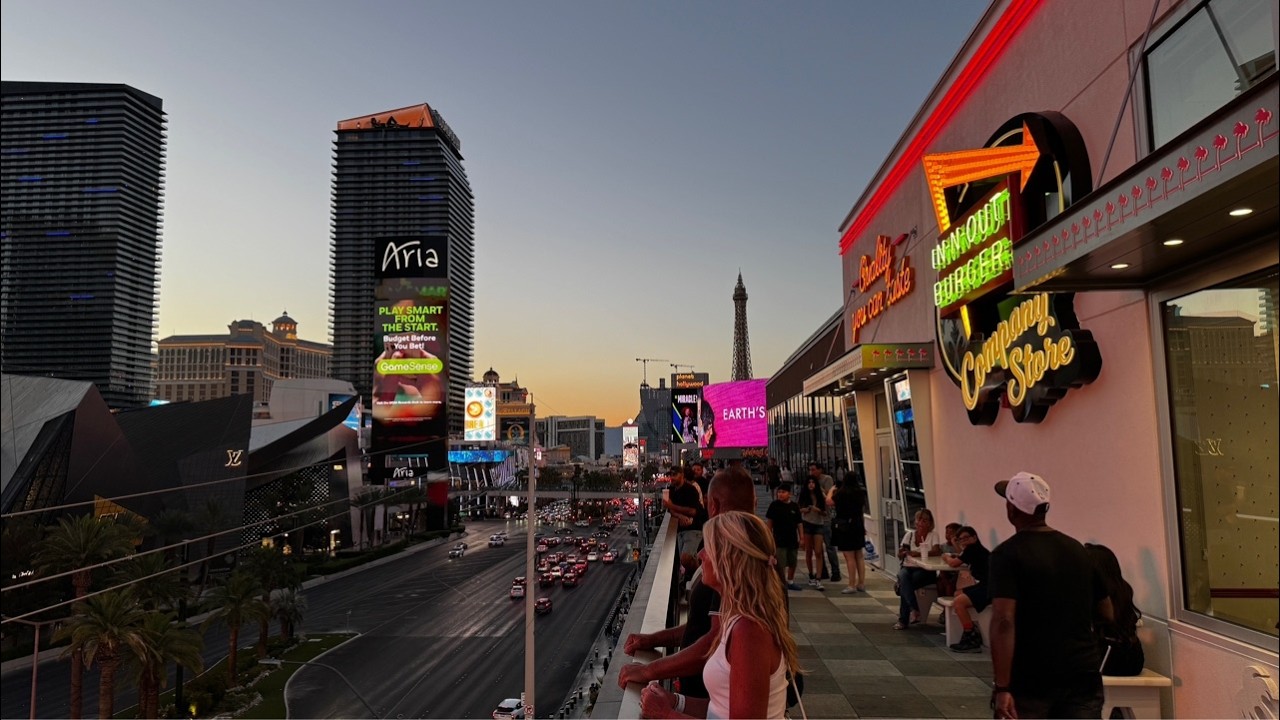 LAS VEGAS LIVE! Friday Night 4th of July Weekend is CRAZY – July 3, 2026 🇺🇸 LAS VEGAS LIVE! Friday Night 4th of July Weekend is CRAZY – July 3, 2026 🇺🇸